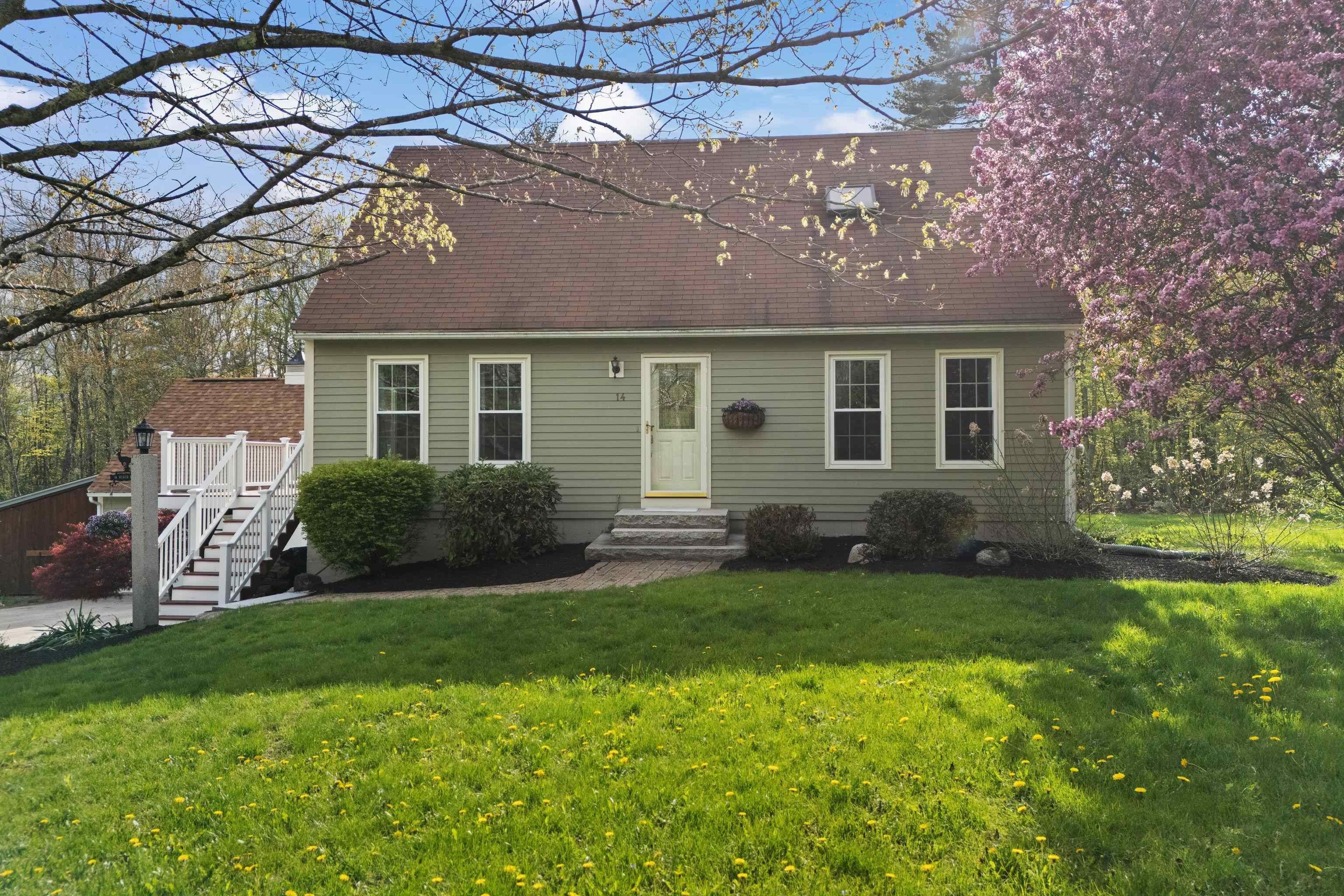 Single Family 4BR 3BA - 14 Weaver Place, Weare, NH