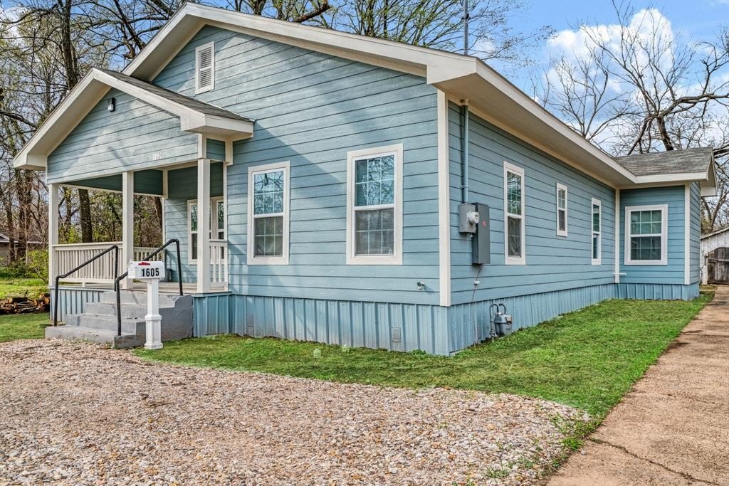 1605 Pine Bluff St