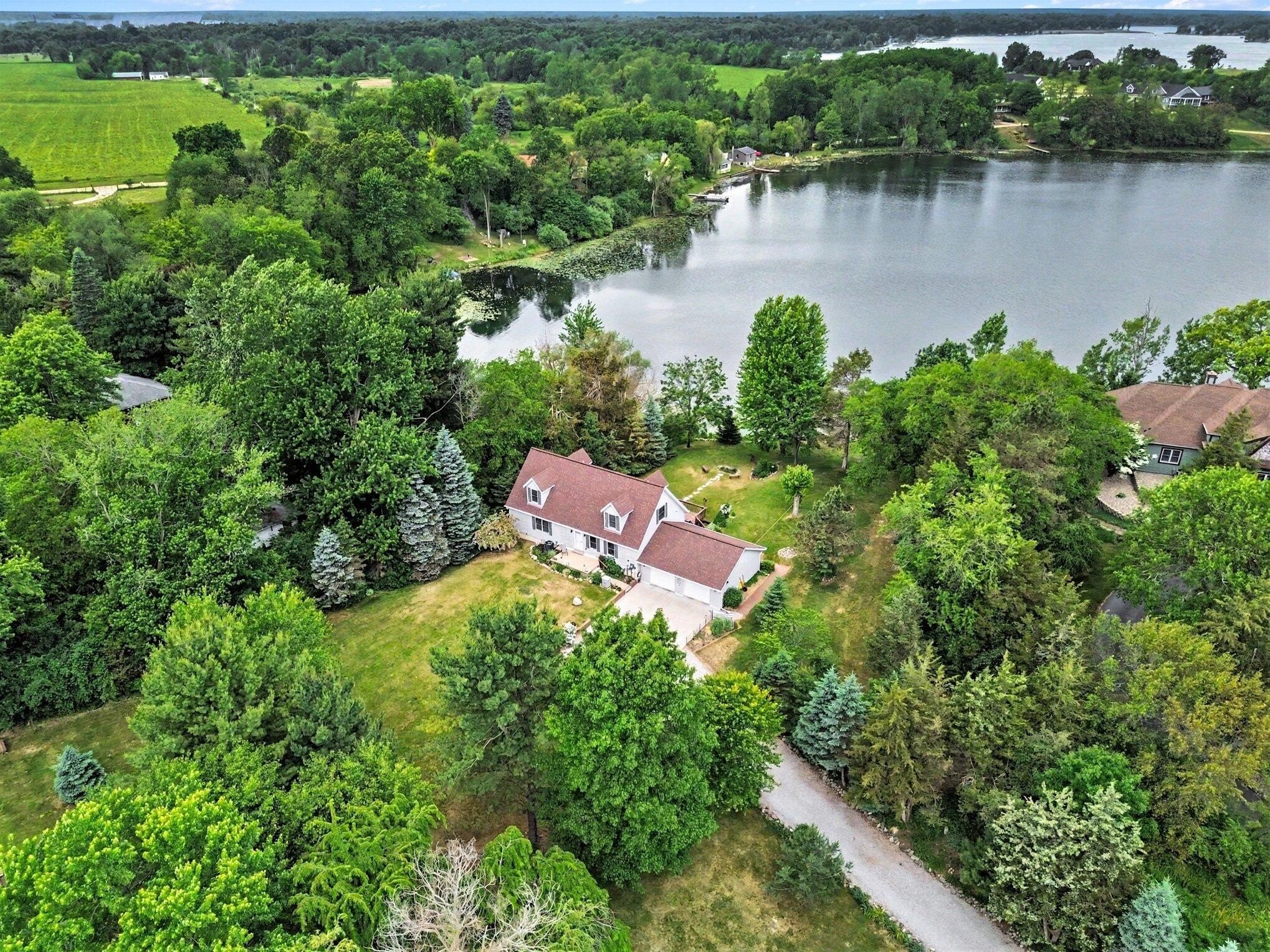 Single Family 4BR 3BA - 10130 Emerald Court, Brooklyn, MI