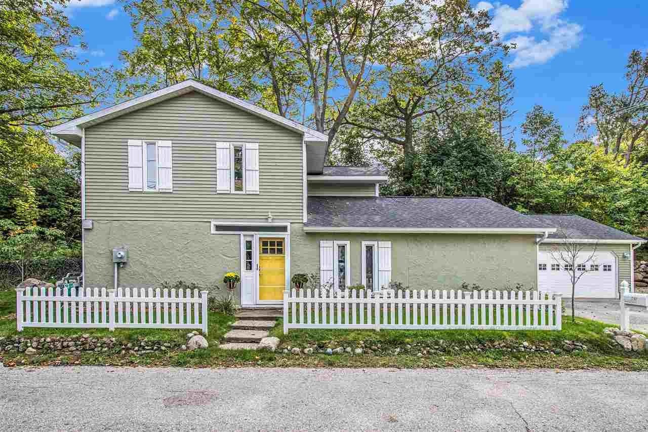 Single Family 3BR 2BA - 230 Newman, Charlevoix, MI