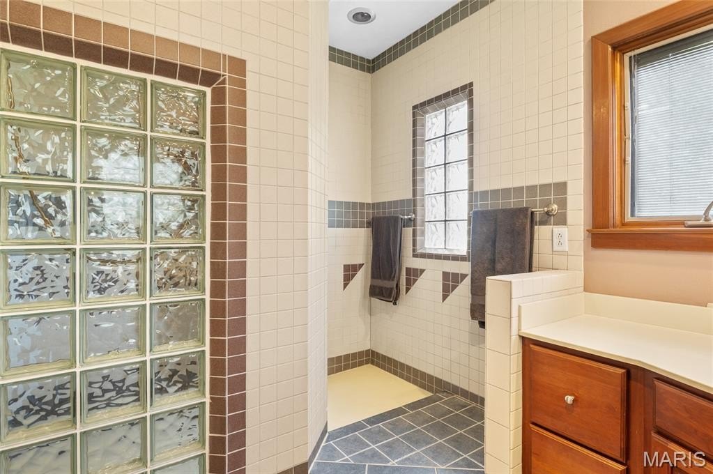 Single Family 4BR 4BA - 11 Jennifer Lane, Collinsville, IL