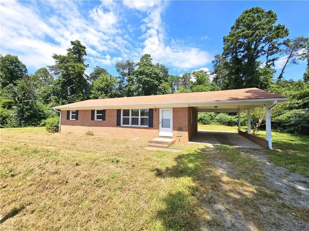 Single Family 3BR 1BA - 2447 Piney Mountain Road, Walnut Cove, NC
