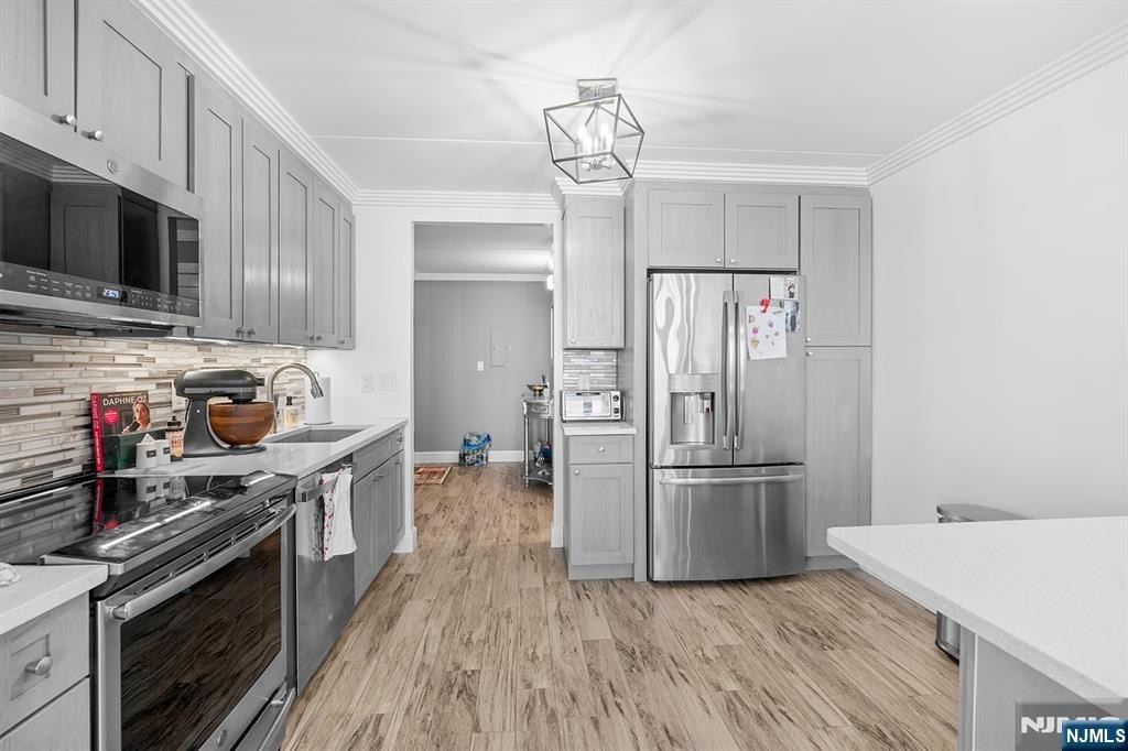 Co-op 3BR 2BA - 250 Gorge Road 8J, Cliffside Park, NJ