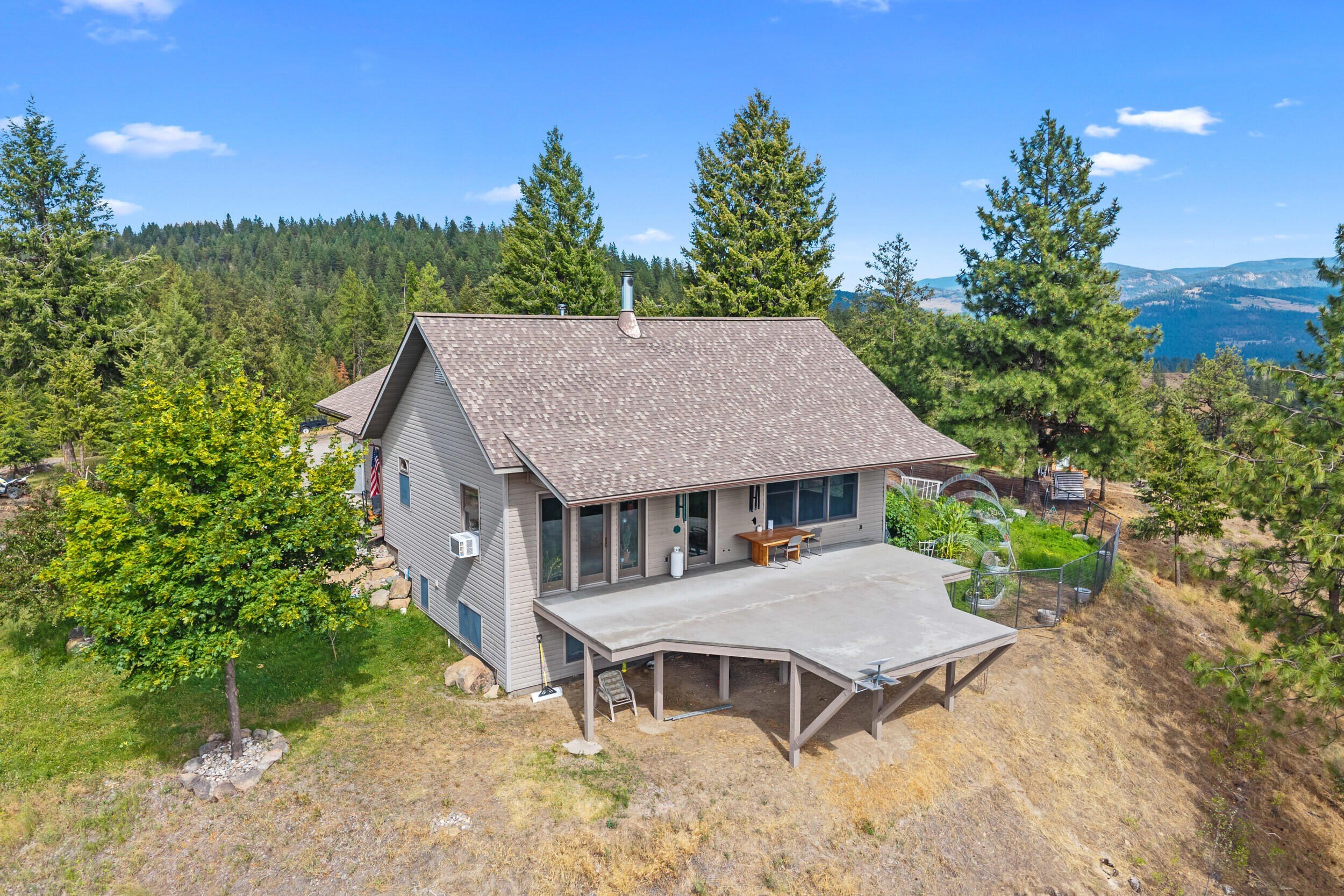 Single Family 4BR 3BA - 1631 BONANZA RD, EVANS, WA