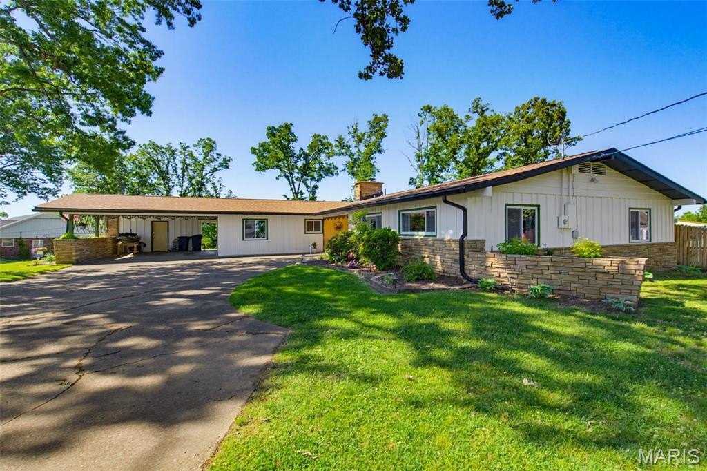 Single Family 4BR 3BA - 2025 Woodhaven Road, Poplar Bluff, MO
