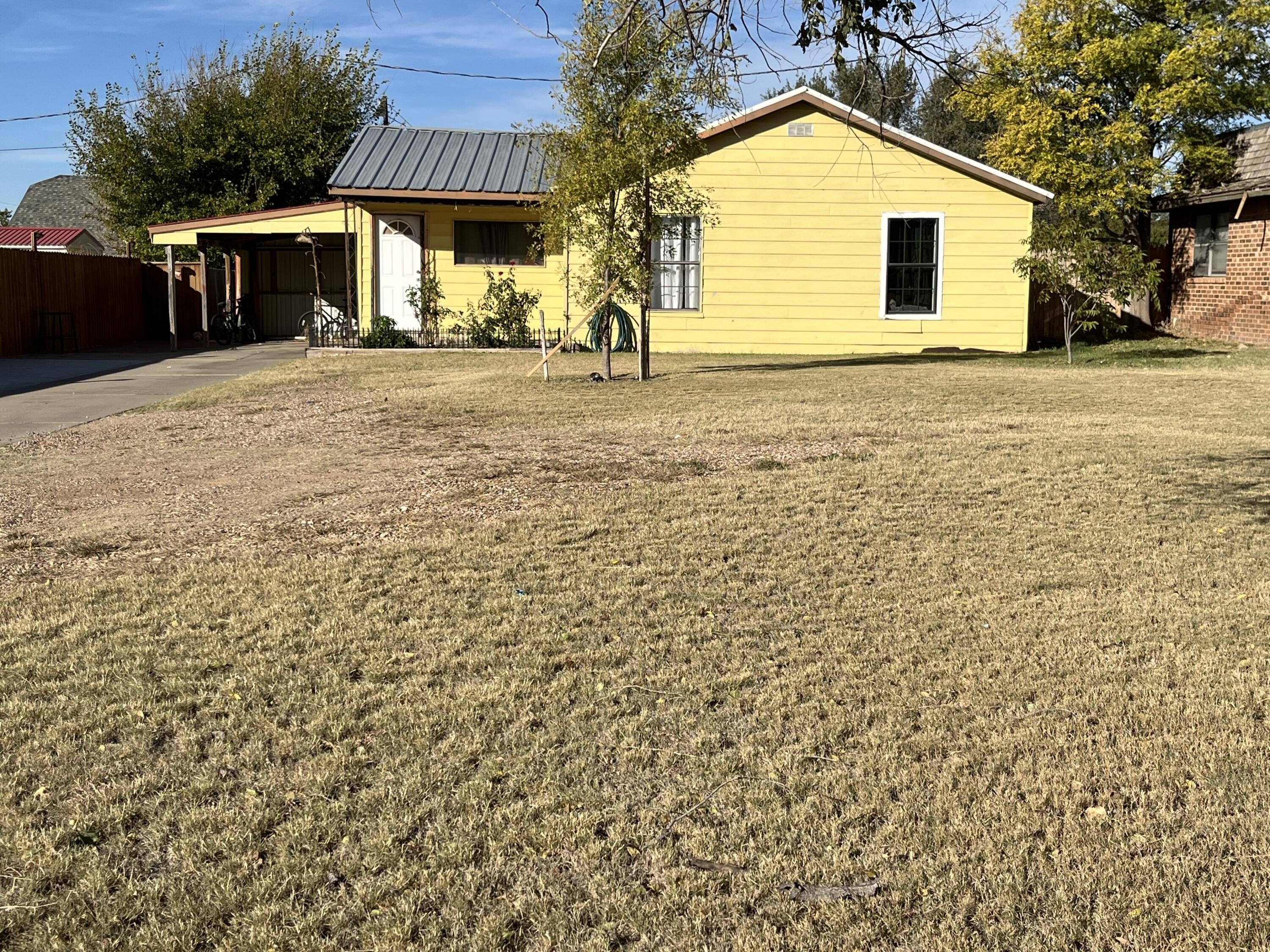 Single Family 2BR 1BA - 403 Ennis St, Plainview, TX