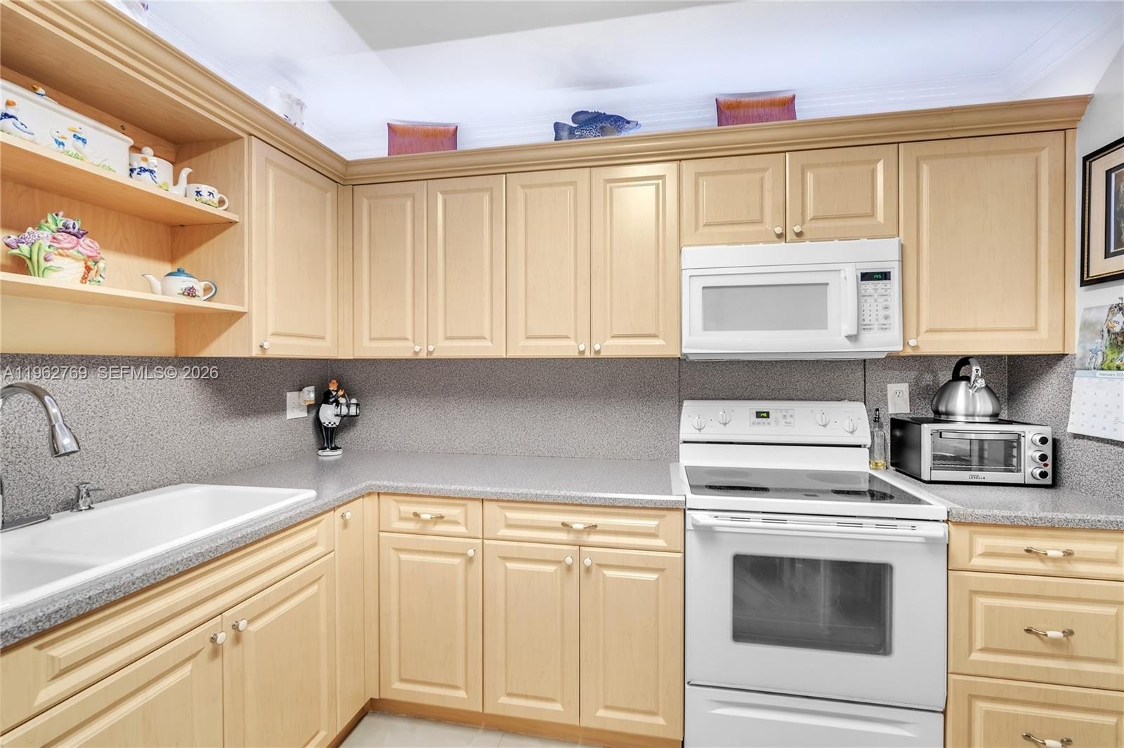 Condo 2BR 2BA - 4160 Inverrary Dr, Lauderhill, FL
