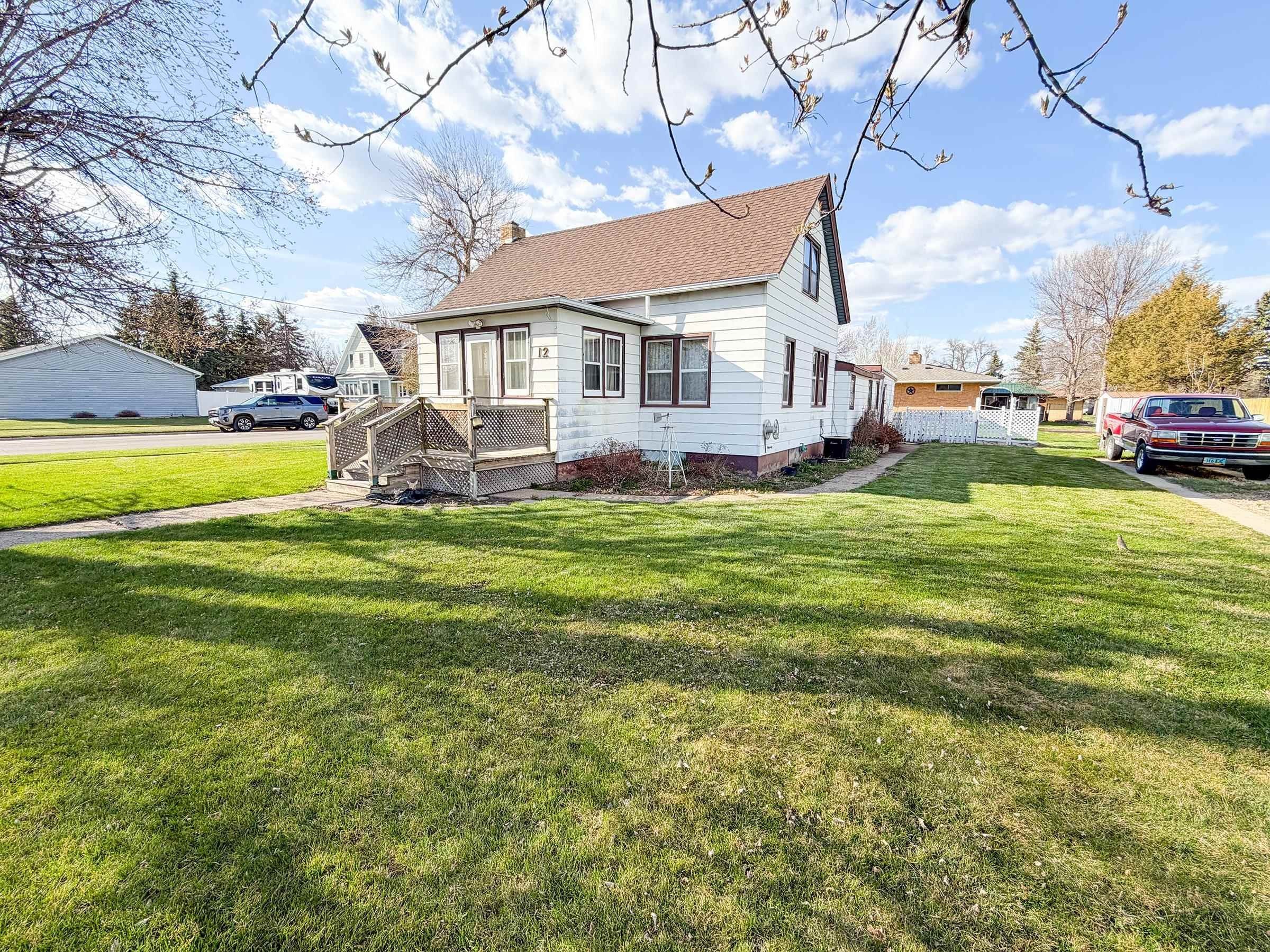 Single Family 3BR 1BA - 12 2nd Ave, Velva, ND