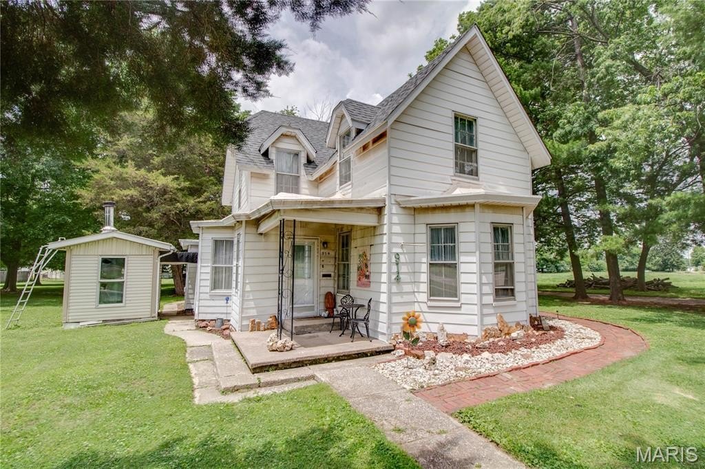 Single Family 4BR 1BA - 914 N Giddings Avenue, Jerseyville, IL