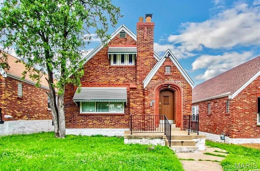 Single Family 4BR 2BA - 8636 Riverview Boulevard, St Louis, MO