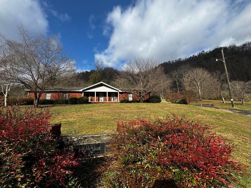 Single Family 3BR 2BA - 977 Marrowbone Creek Road, Elkhorn City, KY