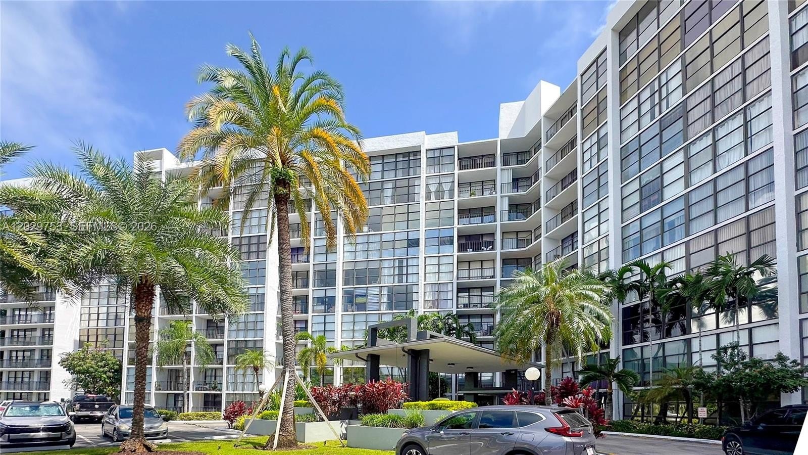 Condo 2BR 2BA - 800 Parkview Dr, Hallandale  Beach, FL