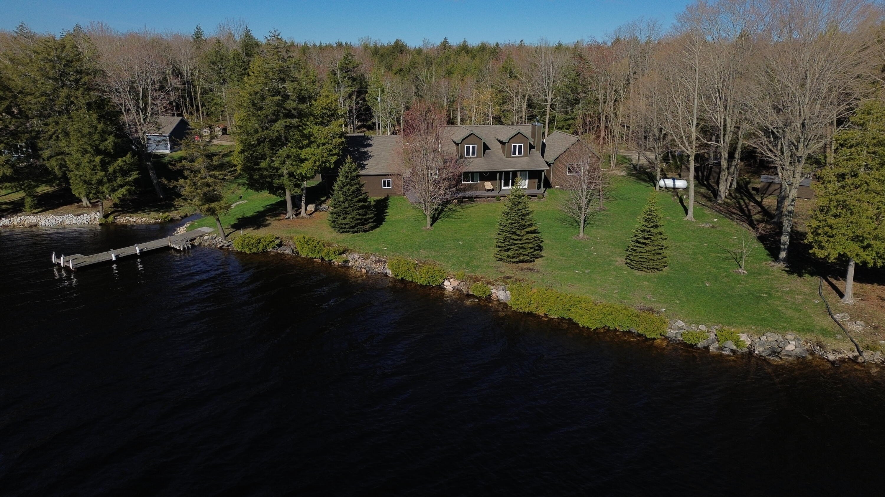 Single Family 4BR 3BA - 17183 E South Caribou Lake RD, De Tour Village, MI