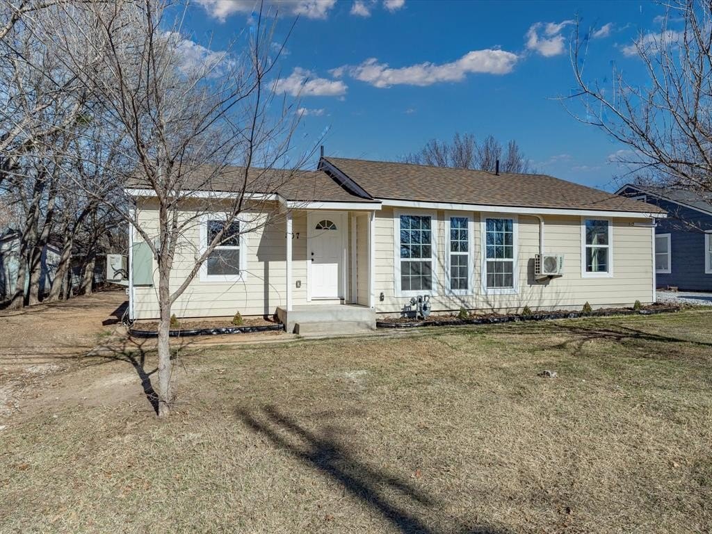 Single Family 3BR 2BA - 807 Adkins Street, Bowie, TX