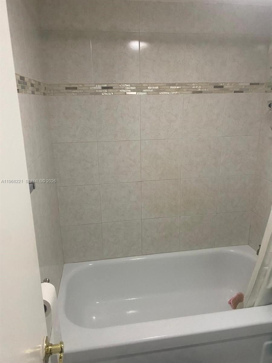 Condo 2BR 2BA - 6010 S Falls Cir Dr, Lauderhill, FL