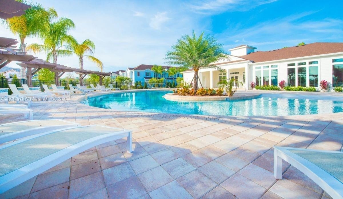 Single Family 4BR 3BA - 8981 SHINE DR, Kissimmee, FL