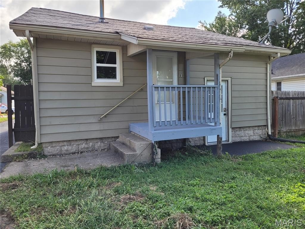Single Family 2BR 1BA - 202 Wisconsin Avenue, Alton, IL