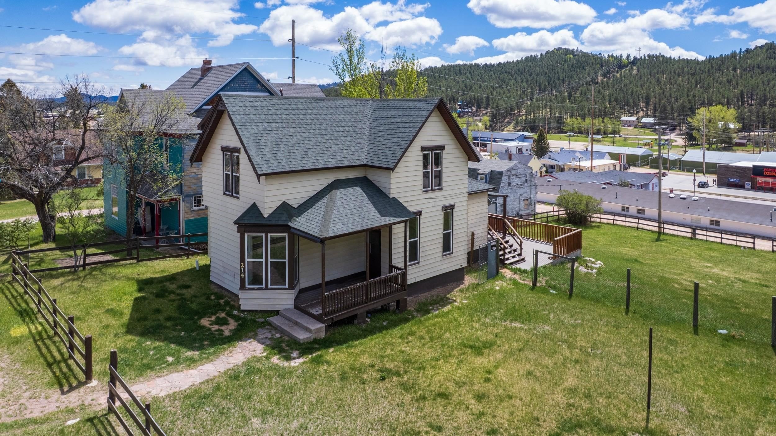 Single Family 3BR 2BA - 214 Crook Street, Custer, SD