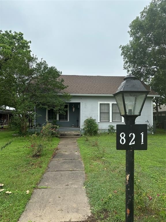 Single Family 2BR 1BA - 821 Ward Street, Marlin, TX