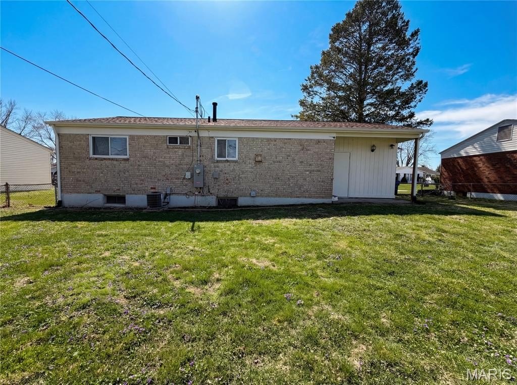 Single Family 3BR 1BA - 2243 Bolton Street, St Charles, MO