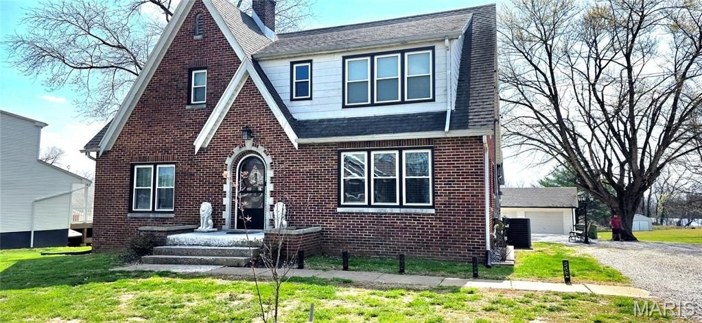Single Family 3BR 2BA - 925 Lehmen Drive, Chester, IL