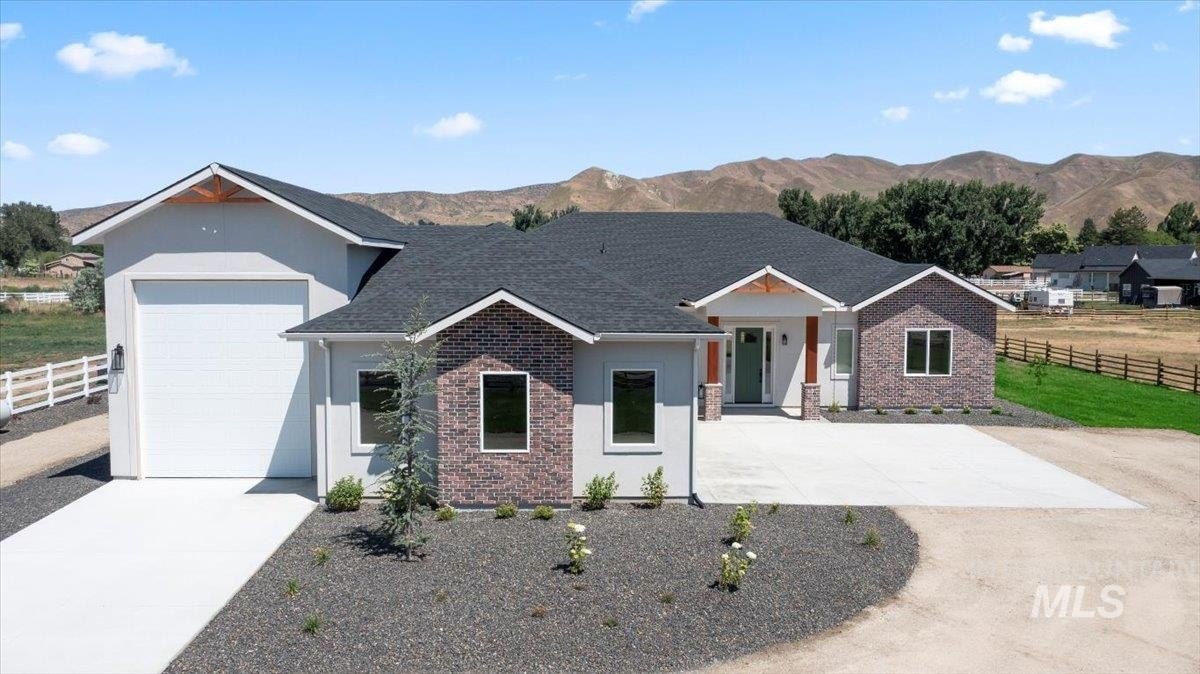 Single Family 3BR 4BA - 1997 Blake Rd, Emmett, ID