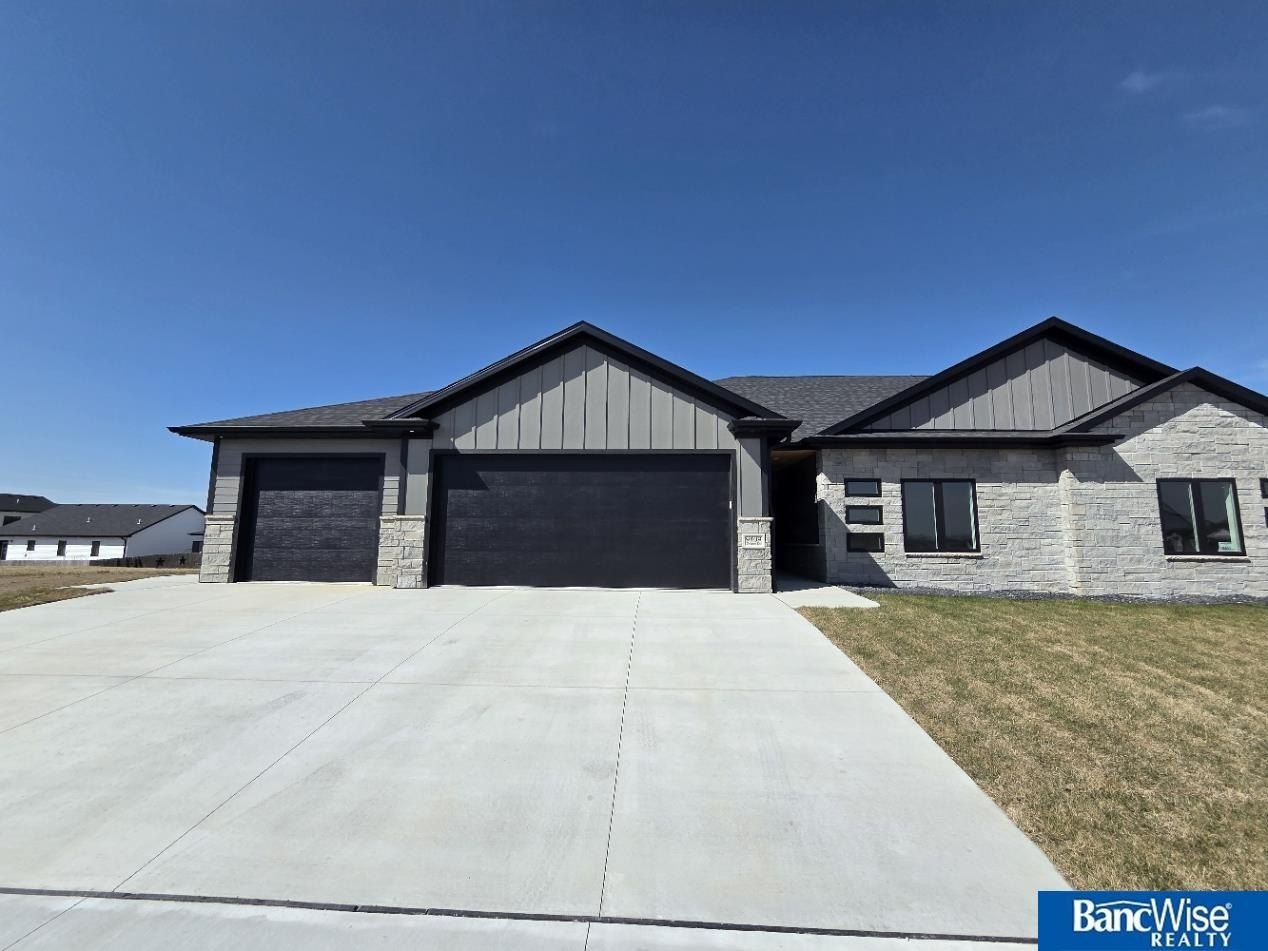 Single Family 4BR 5BA - 9409 Delano Drive, Lincoln, NE