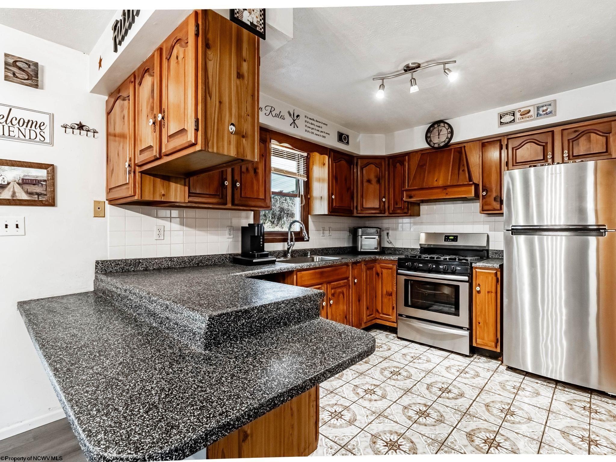 Single Family 3BR 2BA - 210 Rosedale Hill Road, Maidsville, WV