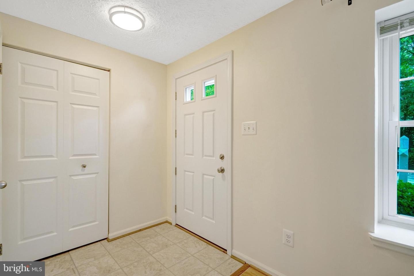 Single Family 3BR 4BA - 7516 ASPENPARK RD, LORTON, VA