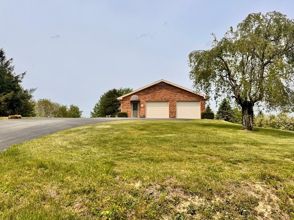 Single Family 3BR 3BA - 352 TRUMP ST, DANIELS, WV