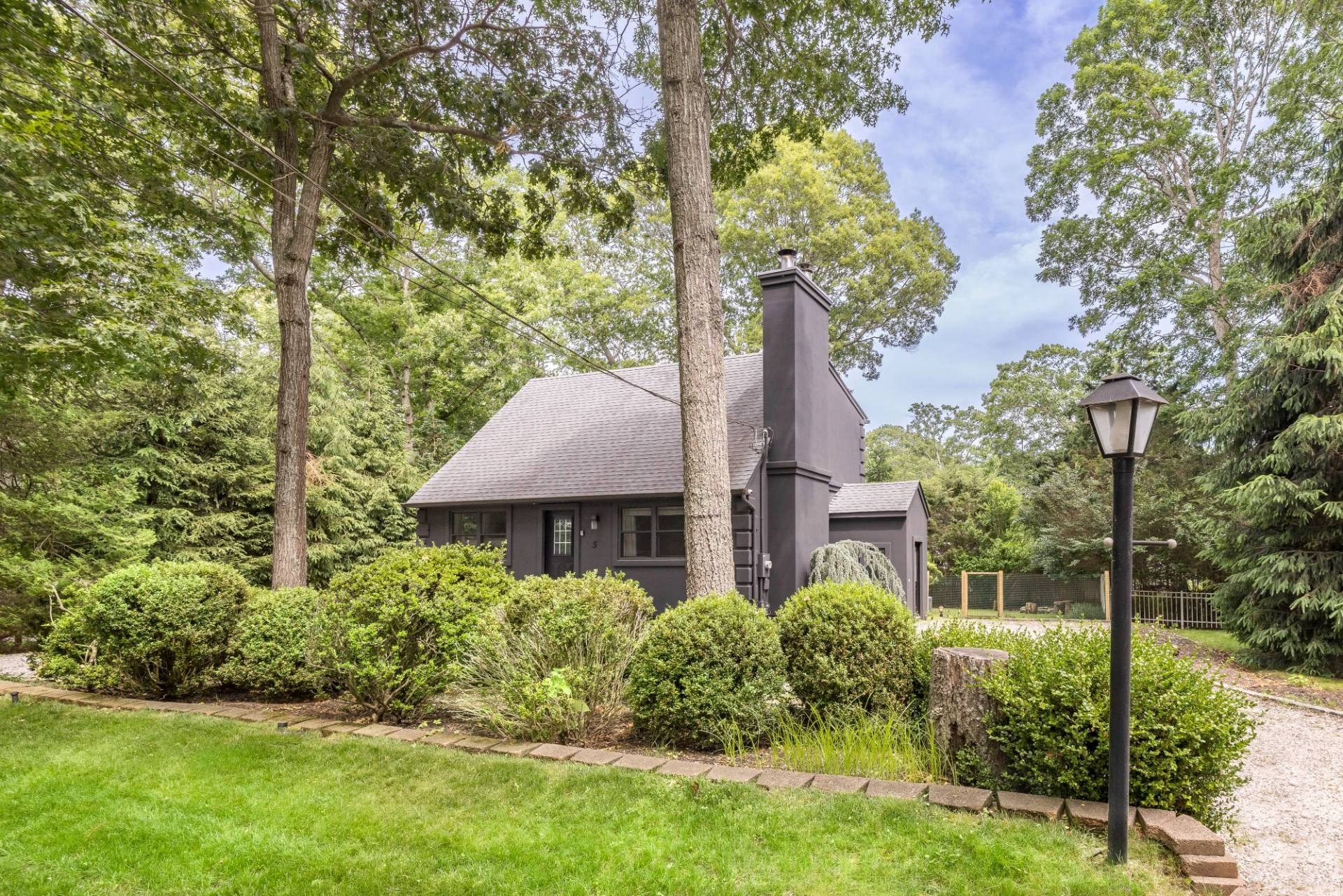 Single Family 4BR 3BA - 5 16TH ST, East Hampton, NY