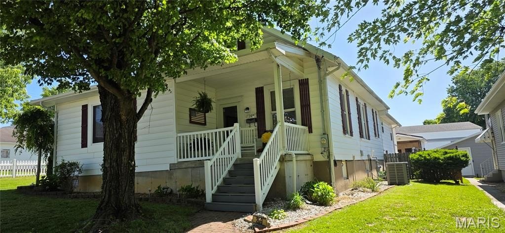 Single Family 4BR 3BA - 209 Knapp Avenue, Chester, IL