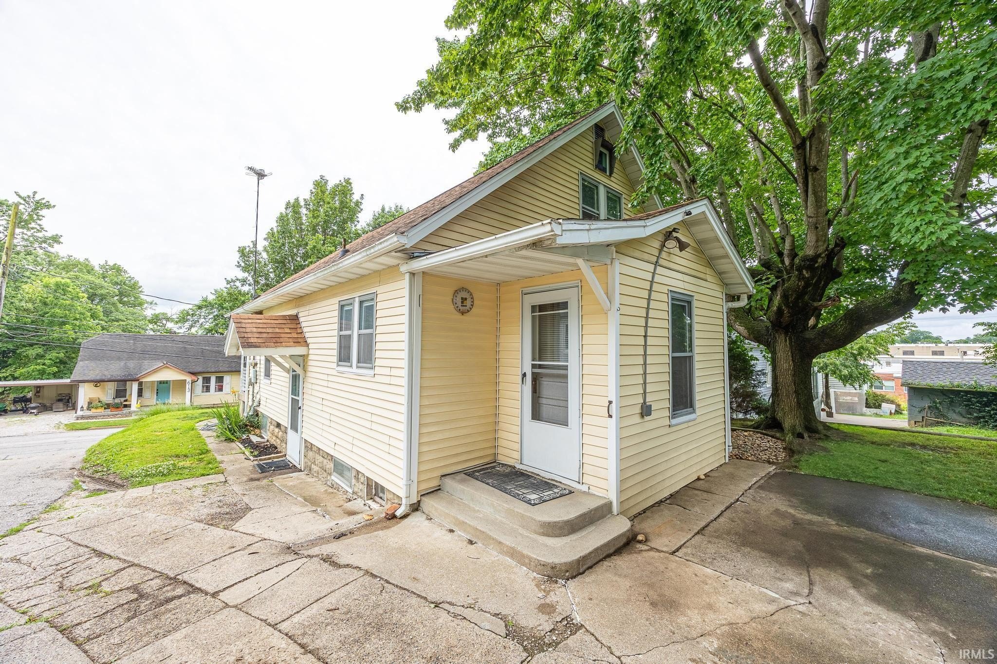Single Family 3BR 1BA - 610 E 13th Street, Jasper, IN