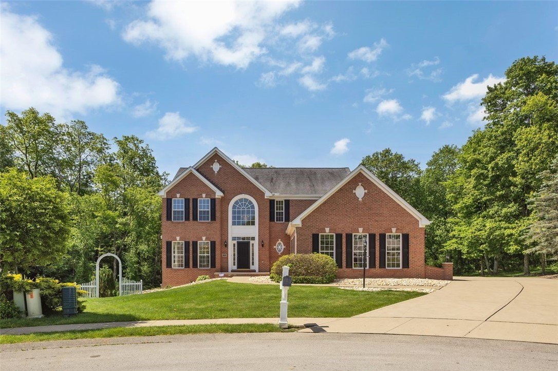 Single Family 4BR 4BA - 425 Mallard Dr, Cranberry Twp, PA