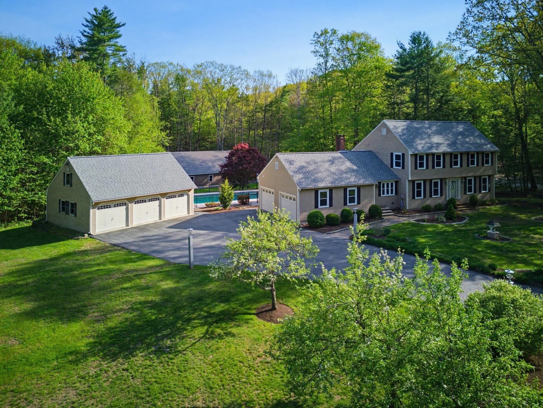 Single Family 4BR 3BA - 17 Dudley Road, Brentwood, NH