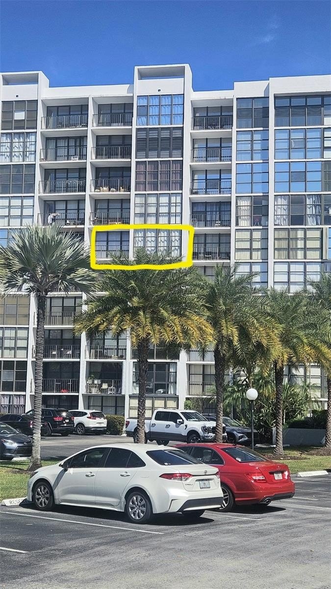Condo 1BR 2BA - 1000 Parkview Dr, Hallandale Beach, FL