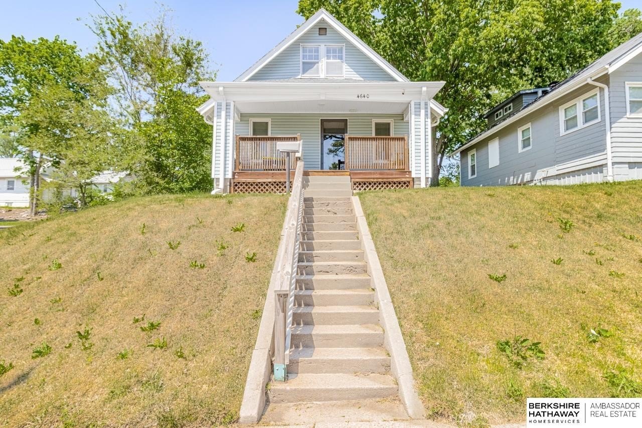 Single Family 3BR 3BA - 4640 Larimore Avenue, Omaha, NE