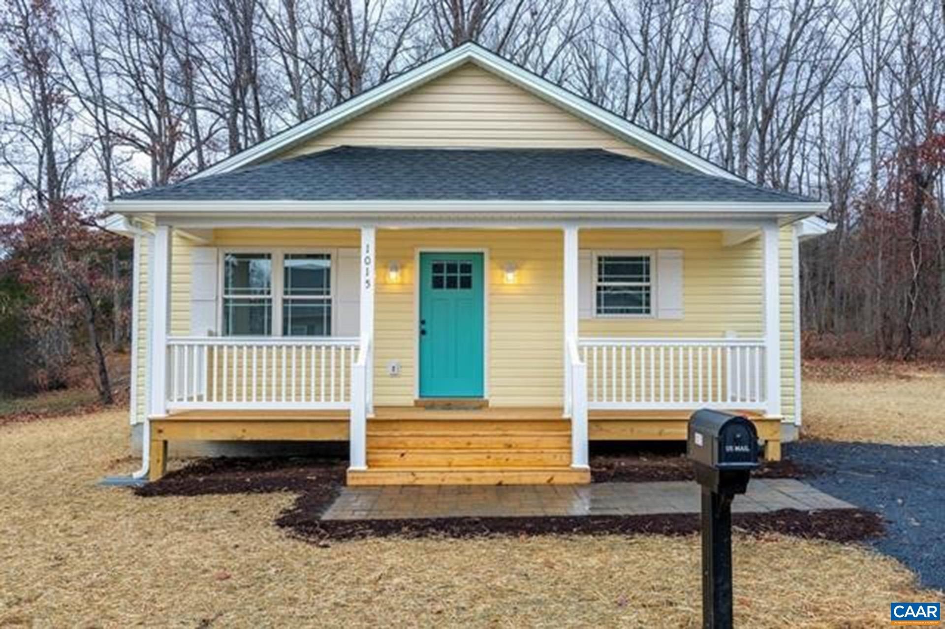 Single Family 3BR 3BA - 1015 GARDNER ST, WAYNESBORO, VA