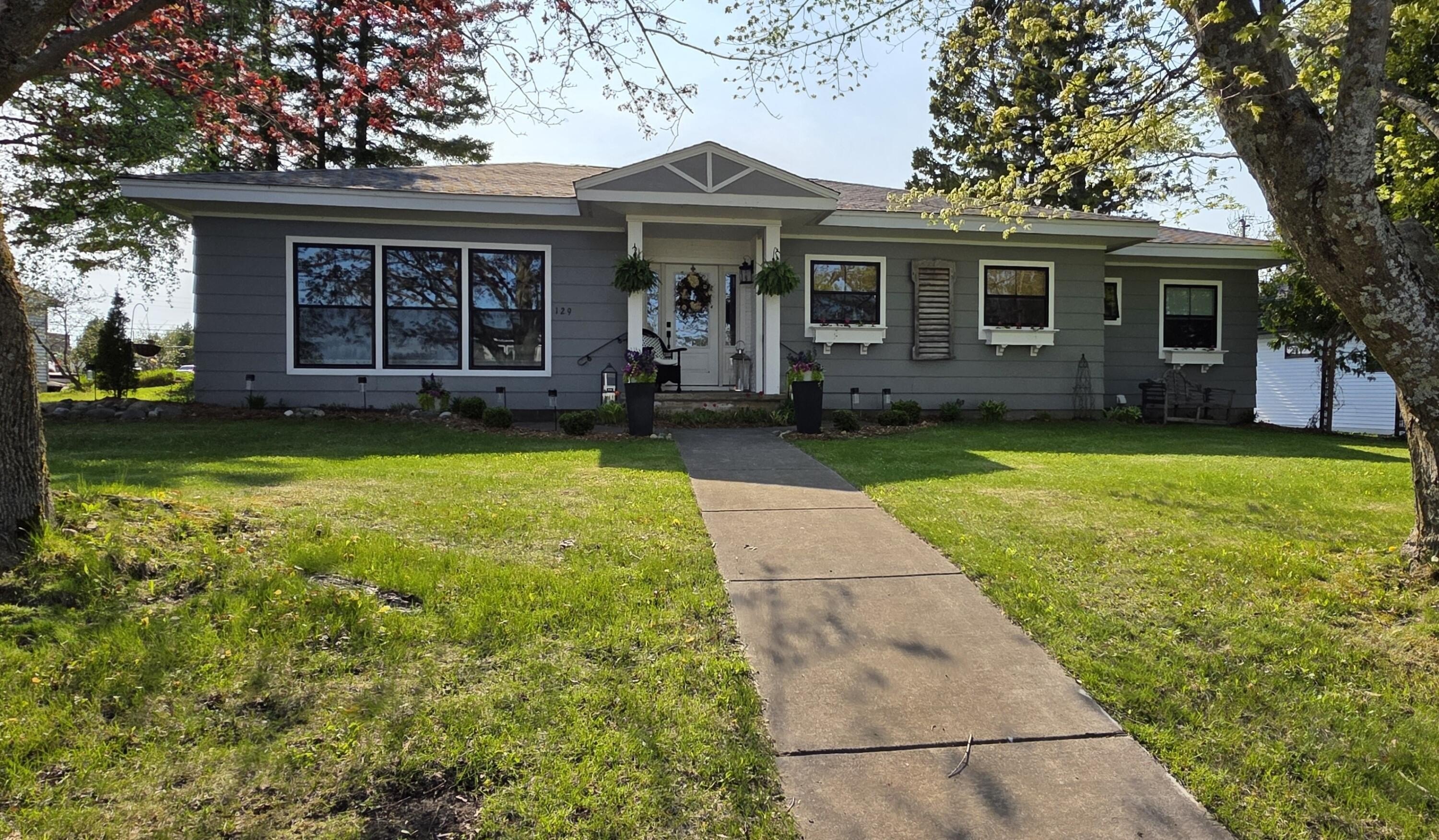 Single Family 2BR 3BA - 129 Ontario St, De Tour, MI