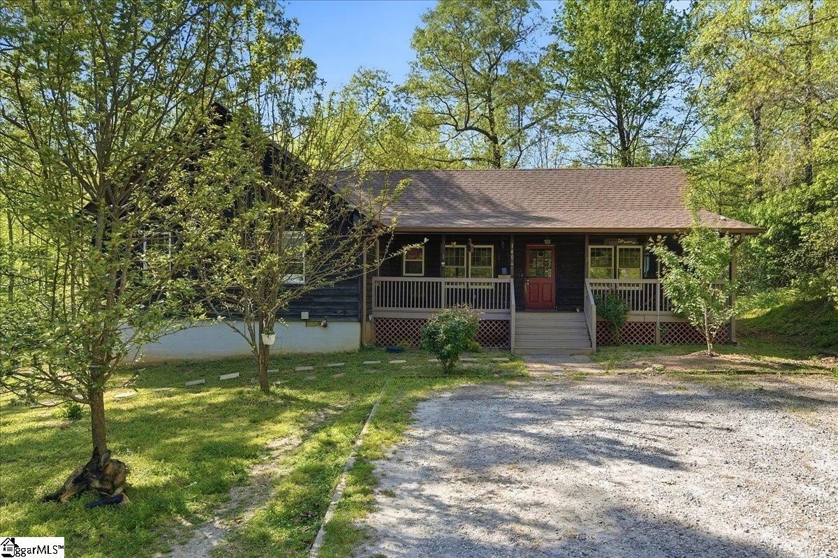 Single Family 3BR 2BA - 140 Hiawatha Trail, Pickens, SC