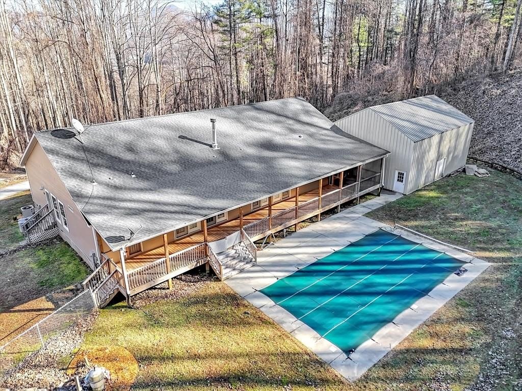 Single Family 3BR 3BA - 284 Cutting Edge Drive, Sylva, NC