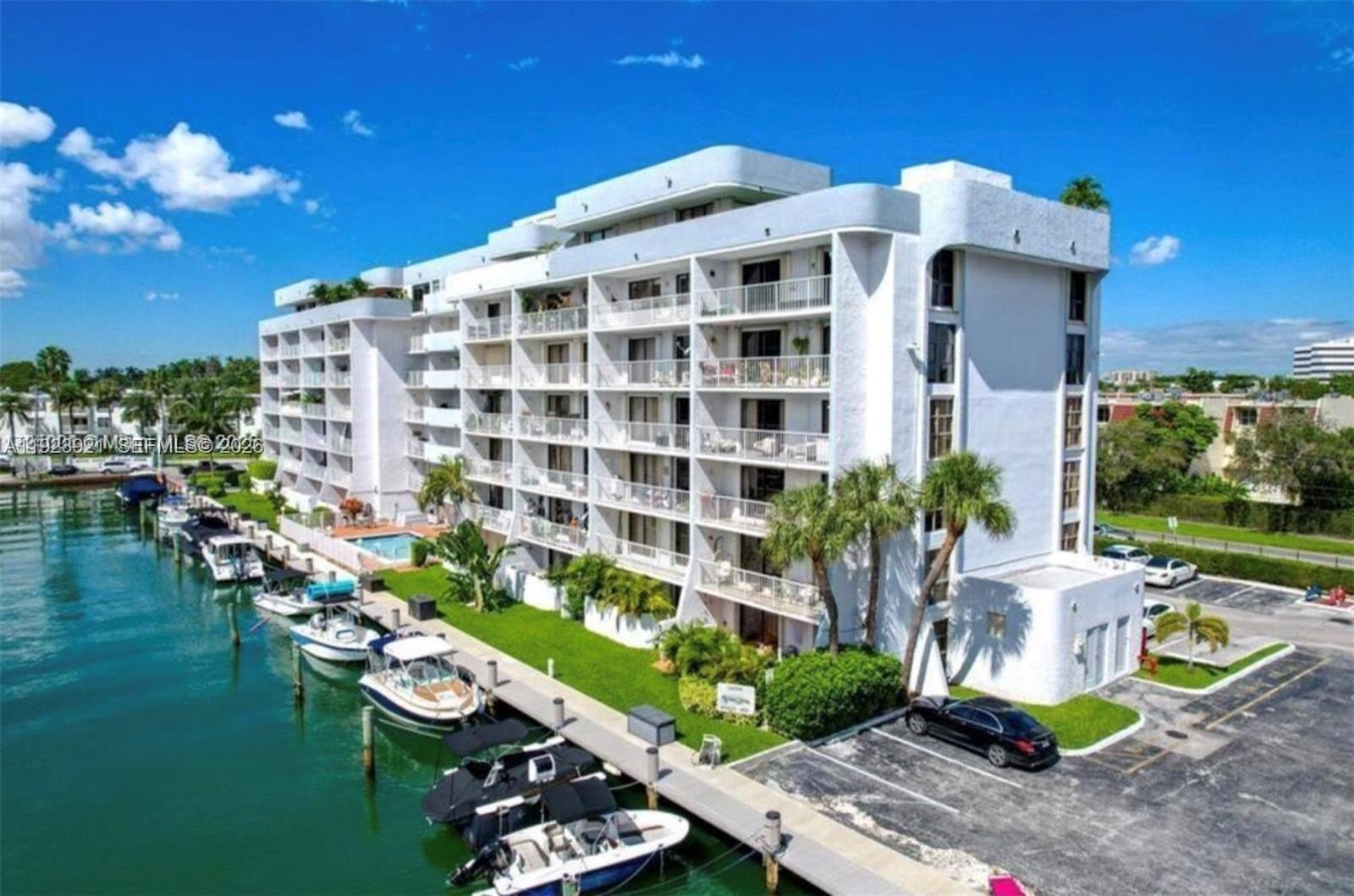 Condo 1BR 1BA - 1650 NE 115th St, Miami, FL