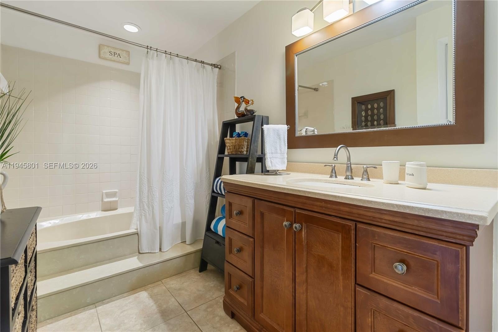 Condo 2BR 2BA - 602 Executive Center Dr, West Palm Beach, FL