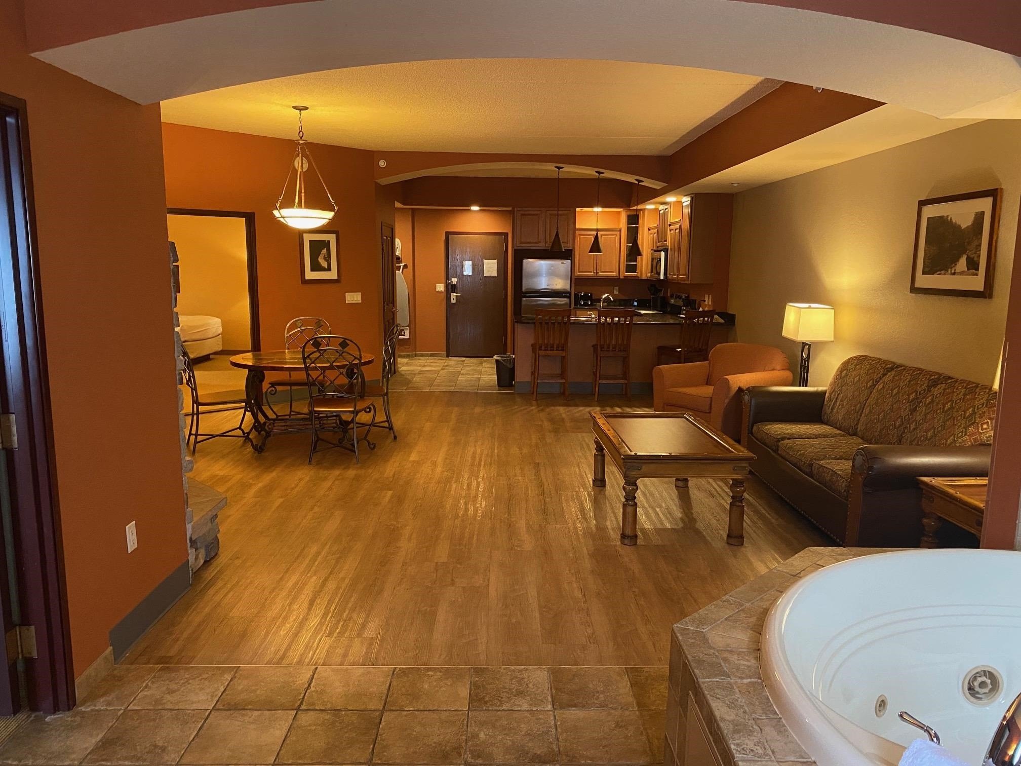 Condo 2BR 2BA - 2411 River Road, Wisconsin Dells, WI