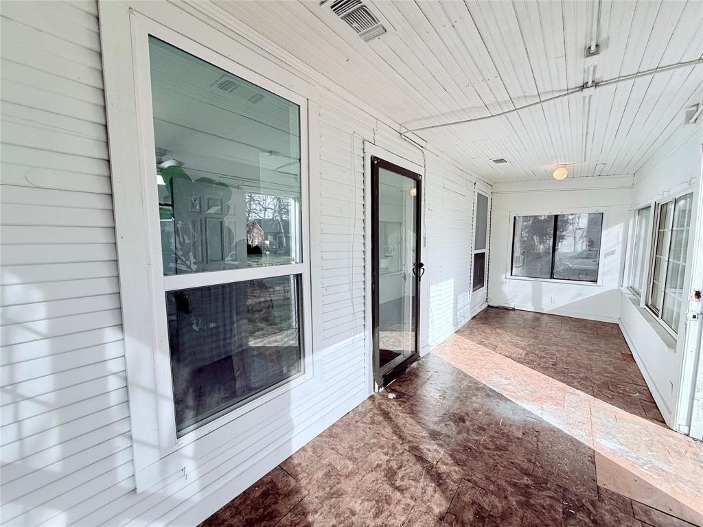 Single Family 3BR 1BA - 727 W Day Street, Denison, TX