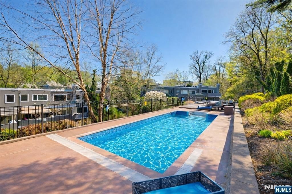 Single Family 4BR 4BA - 376 Kenwood 9, Englewood, NJ