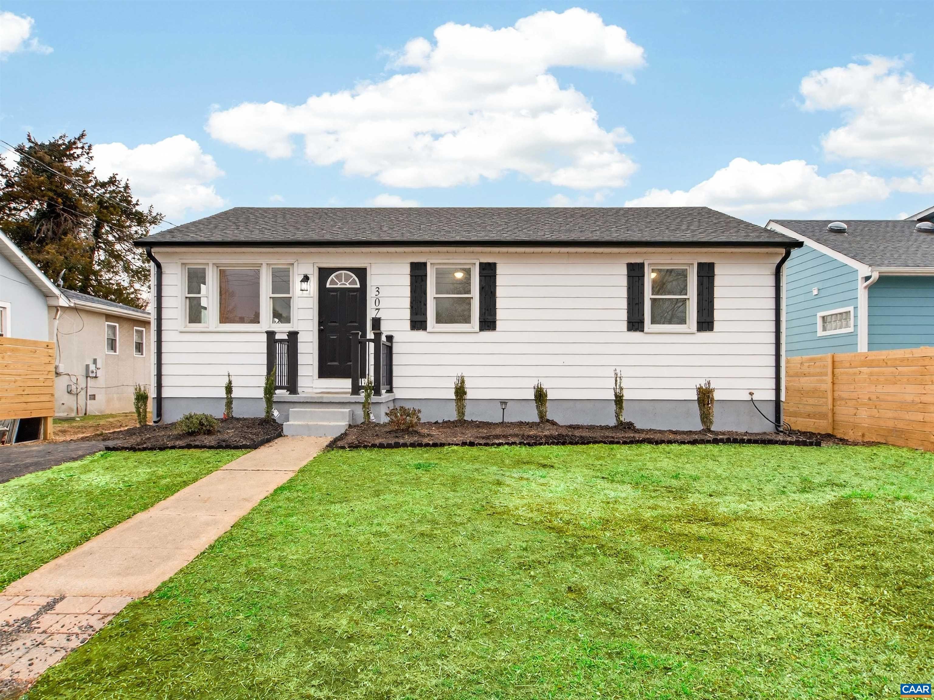 Single Family 4BR 2BA - 307 SPRUCE ST, CHARLOTTESVILLE, VA