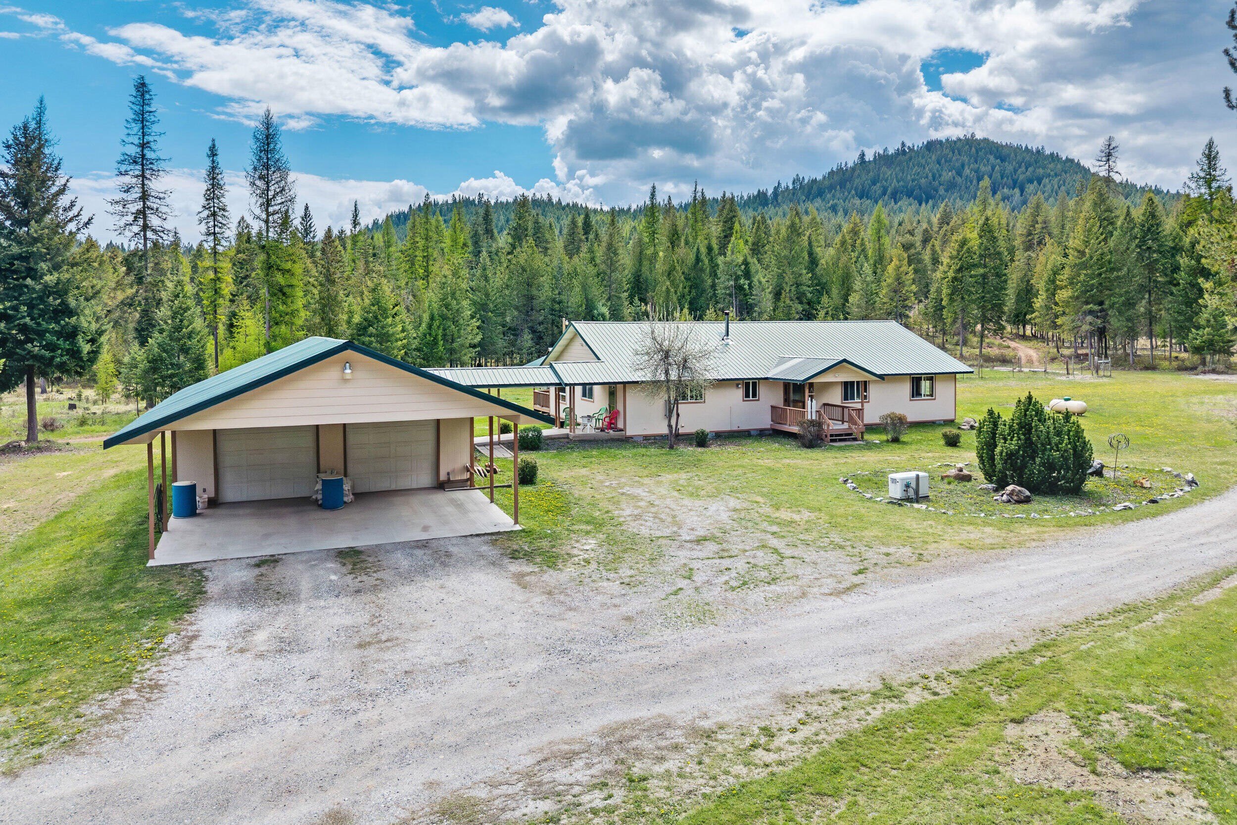 Single Family 3BR 3BA - 3145 RED MARBLE Rd, CHEWELAH, WA
