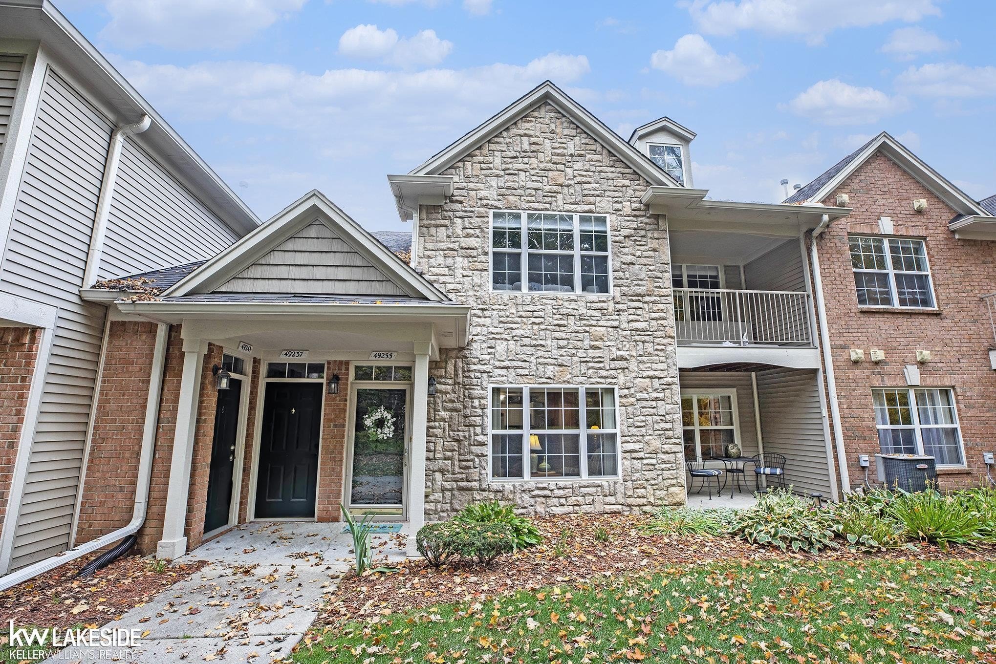 49233 W Woods  