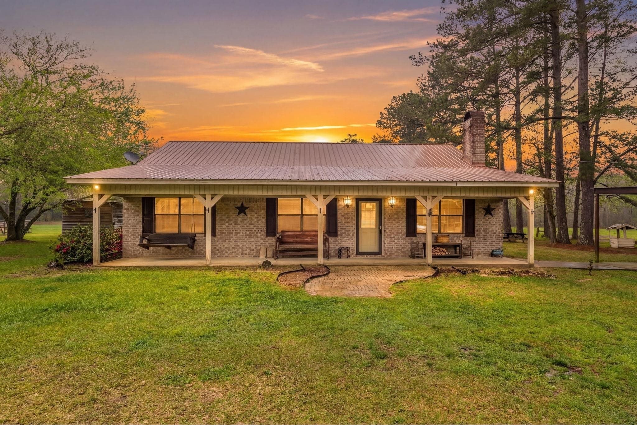 Single Family 3BR 2BA - 498 County Road 459, Kirbyville, TX